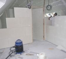 Pose des carreaux de plâtre de l'étage