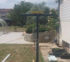 Mortier sec, fin du chantier on débarrasse et on mets les fils pour l etendage de madame, pratique aussi pour sécher les serviettes de la piscine