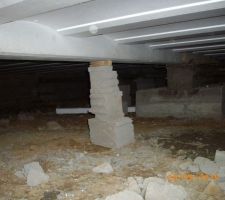 Vue dans le VS de la poutre centrale de la maison : la pose me semble  légere mais le calcul béton devait prévoir de ce passer de ce "pilier maison".