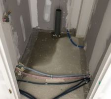 Toilettes (centre de la maison)