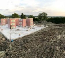 Installation du drainage périphérique achevée, terrassement entamé