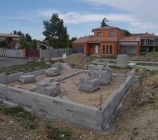 Au matin du troisième jour, on a déjà une idée de la construction future.