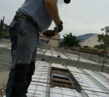 Pose de la trappe d'accès au vide sanitaire