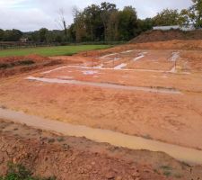 La terre d'excavation des fouilles a été retiré par les ouvriers !
C'est plus propre !