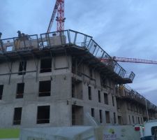 6 mai 2017 => Rez de Chausée, 1er et second étage construits.
3eme etage en cours de construction