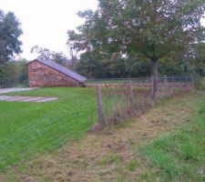 Terrain EST
d&eacute;frichage bordure du terrain