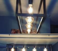 Luminaire au dessus du bar