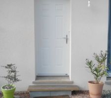 Création d'une petite marche devant la porte d'entrée