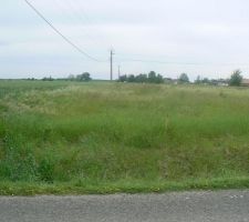 Notre chemin commence entre les 2 piquets