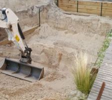 Jour 1 : Démontage de la piscine hors sol et on commence à creuser !