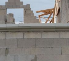 Corniche mal pos&eacute;, fa&ccedil;ade arri&egrave;re