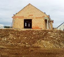 Enlèvement de l?excès de cailloux et pose de la sous toiture.