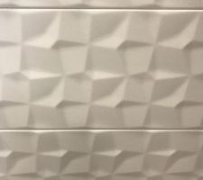 Faience choisie pour douche italienne de la suite parentale.
La salle de bain étage aura également cette faïence en bu color blanc /gris