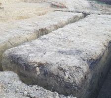 Comme pr&eacute;vu, le bon sol est plut&ocirc;t bas. 
Choix du CST, une reconstitution de sol ballast / b&eacute;ton.