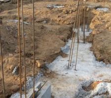 Fondations coul&eacute;es et d&eacute;but du soubassement