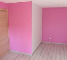 Chambre de notre fille avec parquet et peintures termin&eacute;es !