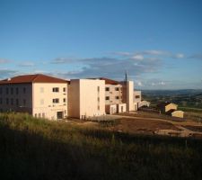 Oui alors la s est une maison de retraite je ne pense pas qu ils fassent beaucoup de bruit hihihihihih