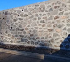 Superbes murs en moellons. Tr&egrave;s beau travail, des ouvriers au mains d'or ?