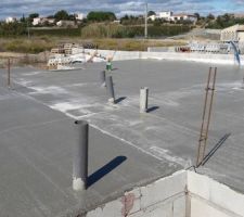 Dalle coulée , place a 3 semaines de séchage.
