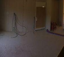 Vue sur le salon depuis les escaliers