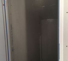 WC sous les escaliers