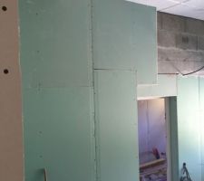 Garage... la hauteur sous plafond nous laisse la possibilité de faire une mezzanine pour du rangement ++++++