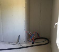 Placard chambre d'Arthur. La nourrice doit être déplacée et collée au mur.