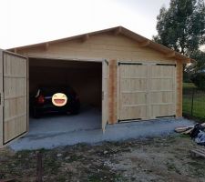 Les portes du garage installer il est presque fini