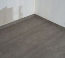 Le carreleur a fini la pose des plaintes