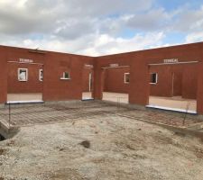 Préparation terrasse et pose des grille de ventilation du vide sanitaire