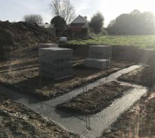 Le béton est coulé. 1ère étape. C'est le début!!!