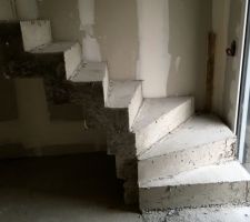 Escalier béton brut de décoffrage