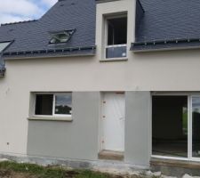 Vue de face de l'enduit une fois séché, le gris carnac devient plus clair !!!