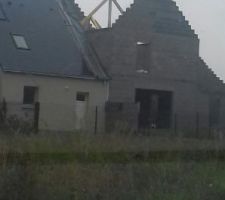 Voilà ce qui a été fait par le charpentier on espère voir plus très vite.