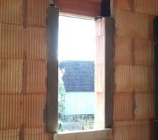 Appuis fen&ecirc;tres et seuil de porte en pierres reconstitu&eacute;es