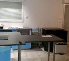 Enfin la cuisine est la ...????
Mais ils manquent encore des choses