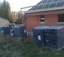 Arrivée des palettes de tuiles