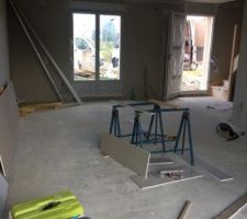 PHOTO du bas prise dans la salle a manger. Vision sur le salon et l'entrée.
RDV avec notre conducteur de travaux, chouette nous avons enfin visité l'intérieur de notre maison avec les cloisons faites.
Bon a vue d'oeil nous avons des belle pièces nous verrons une fois meublés.
Génial sa avance.
D'après notre conducteur de travaux.
Nous devrons avoir la remise des clés pour début Janvier et oui pour la nouvelle Année.