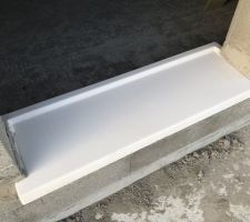 Seuils de fenêtres blancs