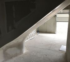Plâtre sous face escalier