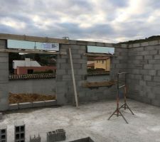 élévation du deuxième étage et ajustement des hauteurs de fenêtres
