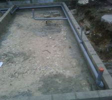 Installation des conduits (PVC) d'écoulement des eaux usées.
