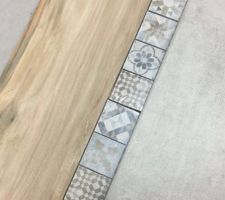 Essai carrelage avec mosaïque de séparation