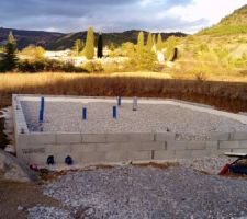 Prise de vue avant la dalle pour vérifier si tous les tuyaux sortent bien de terre...