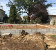 Remblaiement non compacté avant dalle et pose des fourreaux principaux (électricité principalement)