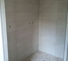 Salle d'eau des filles