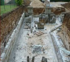 Début de l'élévation des murs du sous-sol.