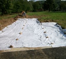 Préparation du chemin d'accés avec pose du géotextile.