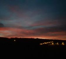 Lever de soleil sur la colline