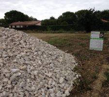 Calcaire livrés pour le chemin d'accès, merci manu